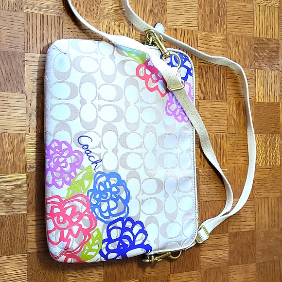 Coach tablet holder - Picture 1 of 2